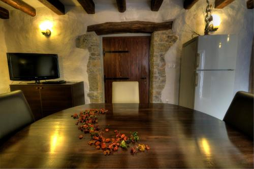 Μια τηλεόραση ή/και κέντρο ψυχαγωγίας στο Traditional Stone House Kotli