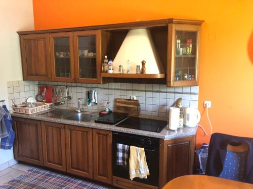 Villa Sophiaにあるキッチンまたは簡易キッチン