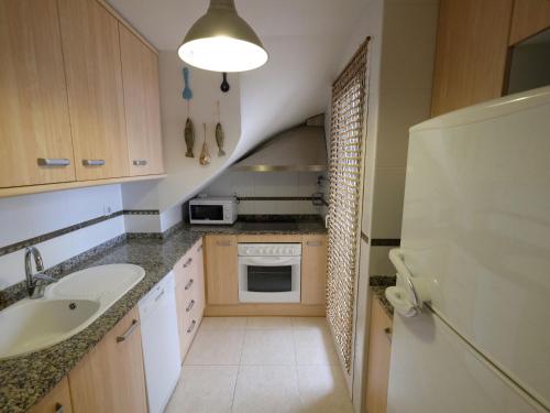 Kuchyňa alebo kuchynka v ubytovaní Apartment Residencial Mar by Interhome