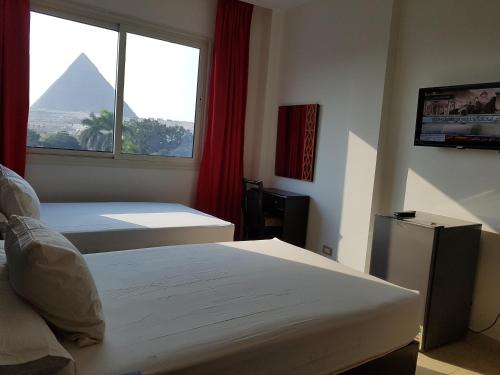 Cama o camas de una habitación en Sahara Pyramids Inn