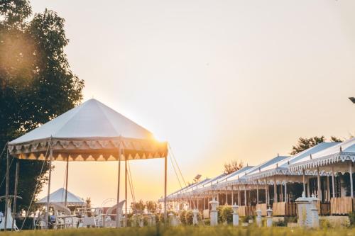 a marquee at a wedding with white tents at Rawai Luxury Tents Pushkar in Pushkar
