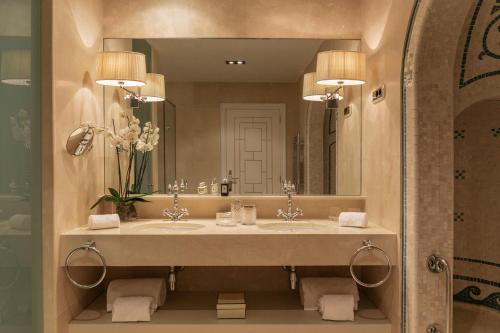 Koupelna v ubytování Hotel El Palace Barcelona