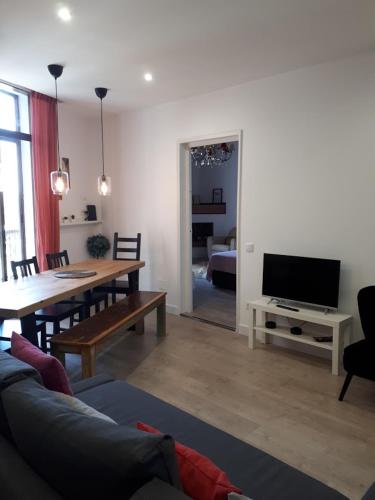 Beautiful Apartment on Las Ramblas with Port views
