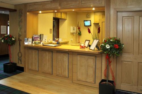 Ο χώρος του λόμπι ή της ρεσεψιόν στο Craigmonie Hotel Inverness by Compass Hospitality