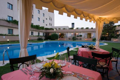 a marquee at a hotel with a swimming pool at Hotel Vegas Altas in Don Benito