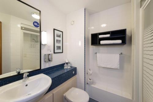 a bathroom with a sink, toilet and shower at Holiday Inn Express Birmingham Star City, an IHG Hotel in Birmingham