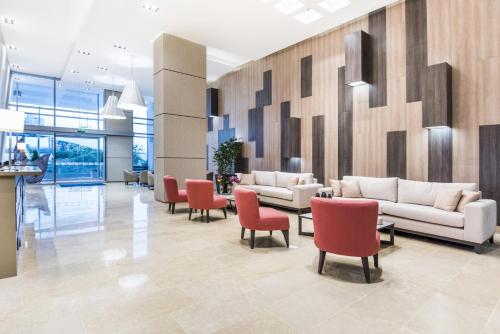 a lobby with couches and chairs in a building at Holiday Inn Express - Barranquilla Buenavista by IHG in Barranquilla