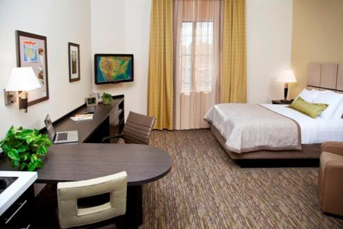 Кровать или кровати в номере Candlewood Suites - Austin Airport by IHG