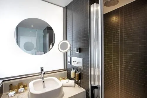 Holiday Inn Bristol City Centre by IHG photo 5