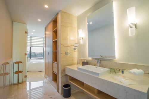 Ένα μπάνιο στο Zenith Hotel Putrajaya