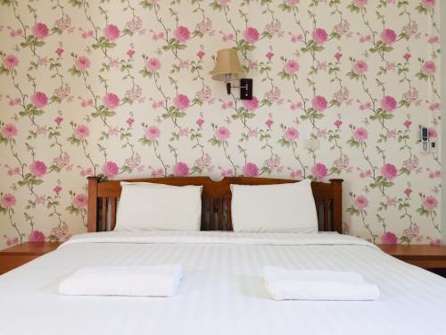 Ein Bett oder Betten in einem Zimmer der Unterkunft Pantip Residence