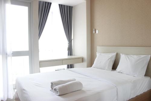 Postel nebo postele na pokoji v ubytování Minimalist Studio Room Taman Melati Apartment Jatinangor By Travelio