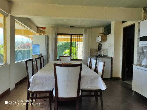a kitchen and dining room with a table and chairs at Pousada TRUFFIMAR Ilhabela in Ilhabela