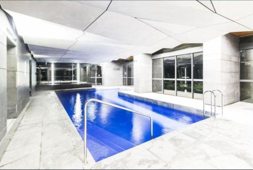 La alberca dentro o cerca de ReadySet Apartments at Madison