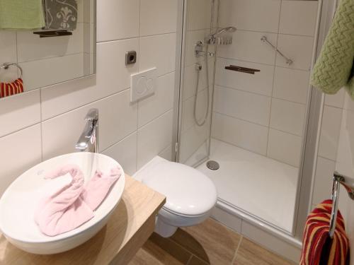 Phòng tắm tại Gästehaus Ainser