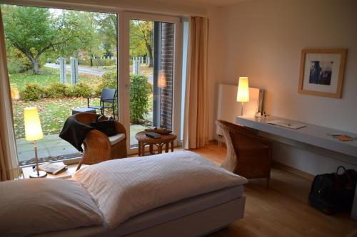 A bed or beds in a room at Christian Jensen Kolleg und Gästehäuser