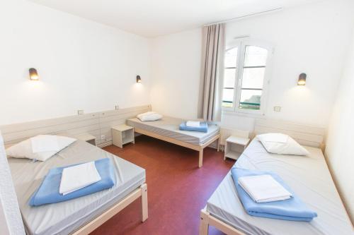 a hospital room with two beds and a window at Auberge de Jeunesse Youth Hostel Ethic étapes Saint Malo in Saint Malo
