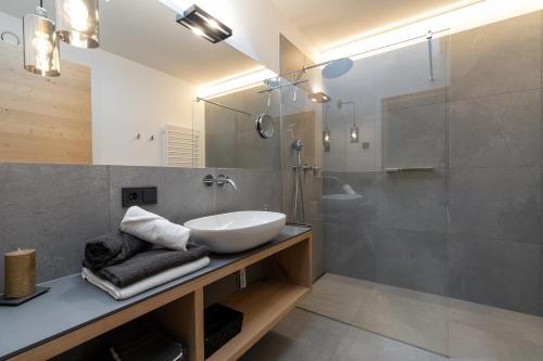 a bathroom with a sink and a shower at Feldhof Vilpian- Urlaub auf dem Bauernhof in Vilpiano
