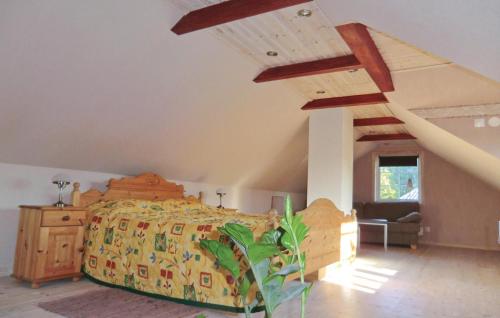 Ein Bett oder Betten in einem Zimmer der Unterkunft Awesome Home In Slvesborg With Kitchen