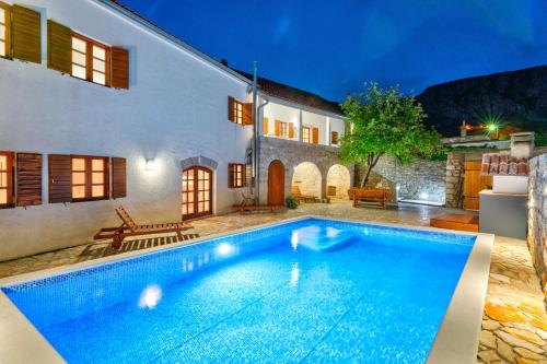 Villa Nina - With a heated pool