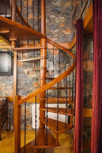 Imagen de la galería de Montecristo Chalet, en Palaios Agios Athanasios