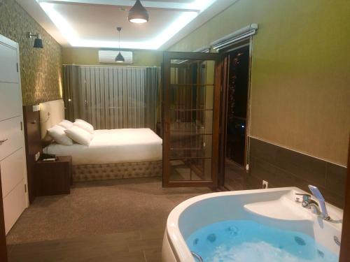 Ένα ή περισσότερα κρεβάτια σε δωμάτιο στο villa da butik otel