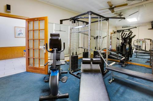 Posilňovňa alebo fitness centrum v ubytovaní OYO Hotel Tyler Lindale