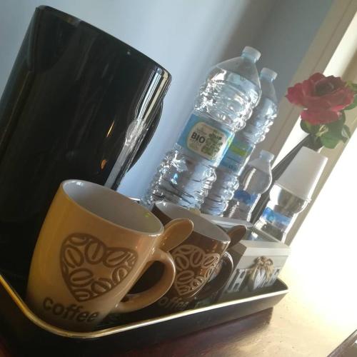 Tetera y cafetera en Le Vallonee B&B