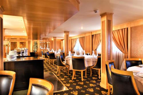 En restaurang eller annat matställe på Jaz Monarch Nile Cruise - Every Monday from Luxor for 07 & 04 Nights - Every Friday From Aswan for 03 Nights