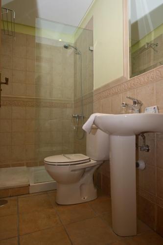 a bathroom with a toilet and a sink and a shower at Apartamentos Vista Real in La Alcaidesa