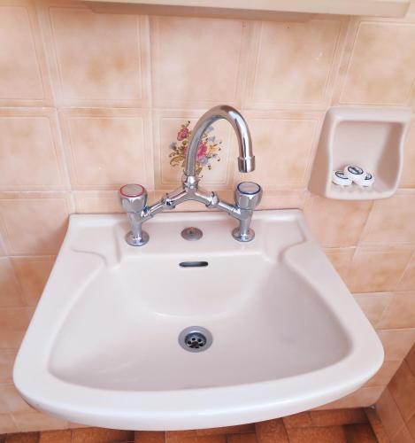 a white sink with two cups on top of it at Ipanema Hotel in Tigaki