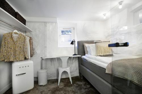 a small bedroom with a bed and a desk at WOW, Föreningsgatan 9 in Gothenburg