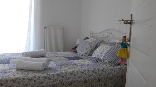 Een bed of bedden in een kamer bij Theasis House