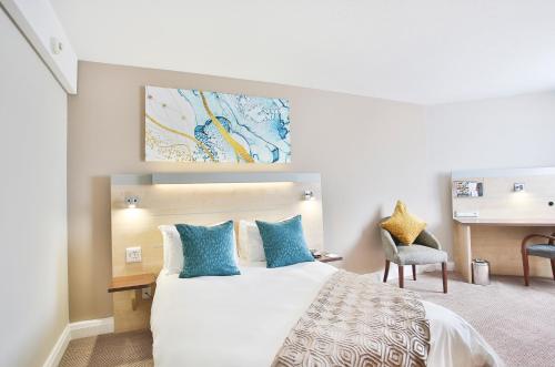 a hotel room with a bed and a desk at RH Hotel & Apartments - Pretoria in Pretoria