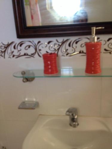 Ένα μπάνιο στο GoldenView Guesthouse Ocho Rios