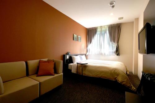 מיטה או מיטות בחדר ב-Aridagawa Onsen Hotel Sunshine