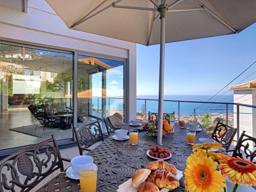 Villa Moniz - Jacuzzi Sea view by LovelyStay