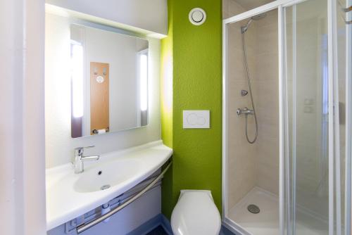 Koupelna v ubytování B&B HOTEL Verdun