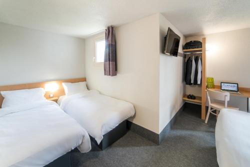 En eller flere senge i et værelse på B&B HOTEL Verdun