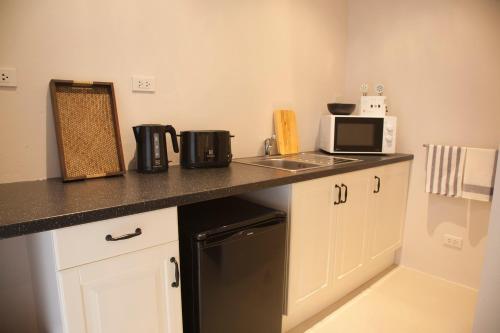Η κουζίνα ή μικρή κουζίνα στο Koh Phangan Pavilions Serviced Apartments