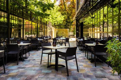 a restaurant with tables and chairs in a building at Wyndham Garden Santiago Kennedy in Santiago