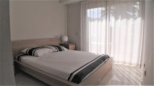 En eller flere senge i et værelse på Villa Golf Las Colinas