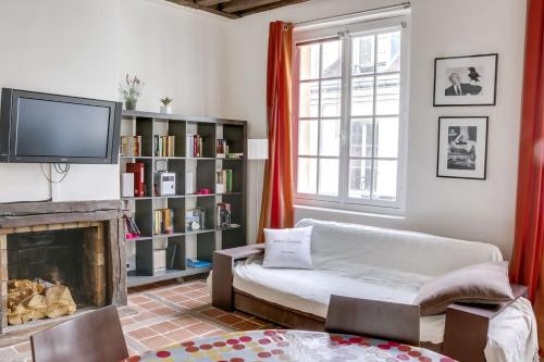 Unit 007 Marais Pompidou (michel le comte)