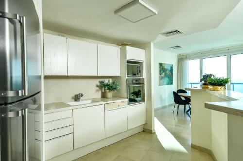 Picturesque 3BR Apt w Balcony & Parking Near Beach by Sea N' Rent