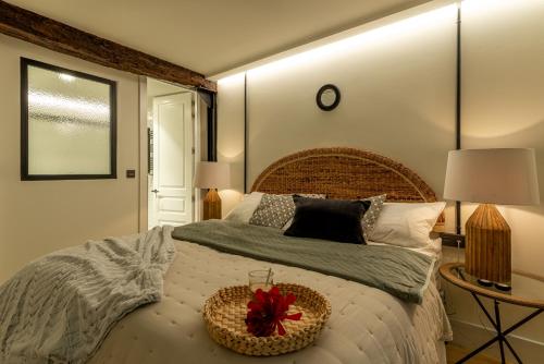 Un pat sau paturi într-o cameră la Arenal AC by Staynnapartments