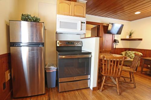 Dapur atau dapur kecil di Cape Pines Motel