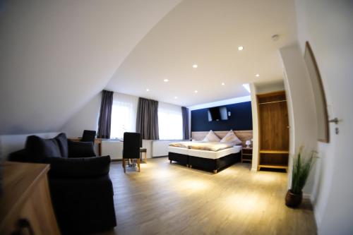a hotel room with a bed and a living room at Schlafstübchen in Leer