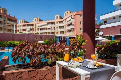 Photo de la galerie de l'établissement Udalla Park - Hotel & Apartamentos, à Playa de las Americas