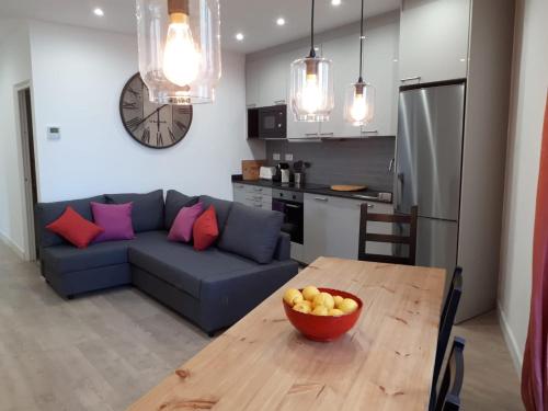 Beautiful Apartment on Las Ramblas with Port views