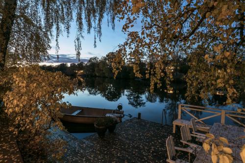 a boat sitting on the shore of a lake at Peaceful, Picturesque Lake & Forest Retreat in Stockholm